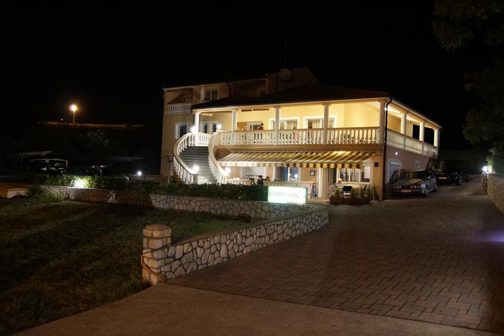 Olive House Apartment Simuni Luaran gambar