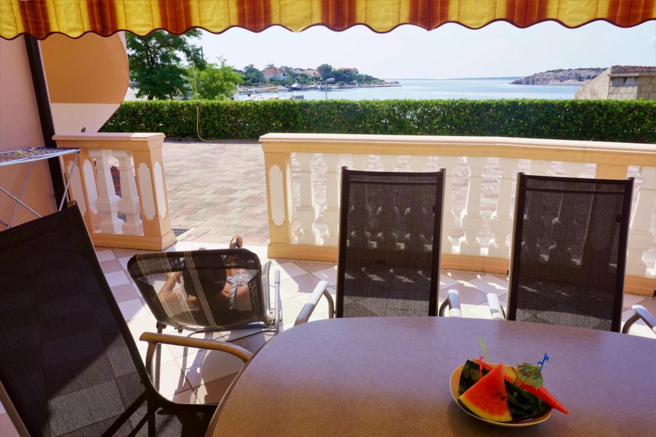 Olive House Apartment Simuni Luaran gambar