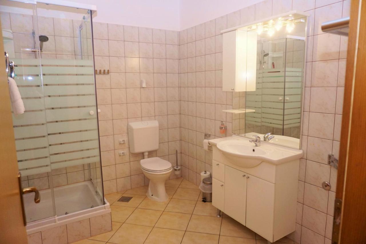 Olive House Apartment Simuni Luaran gambar